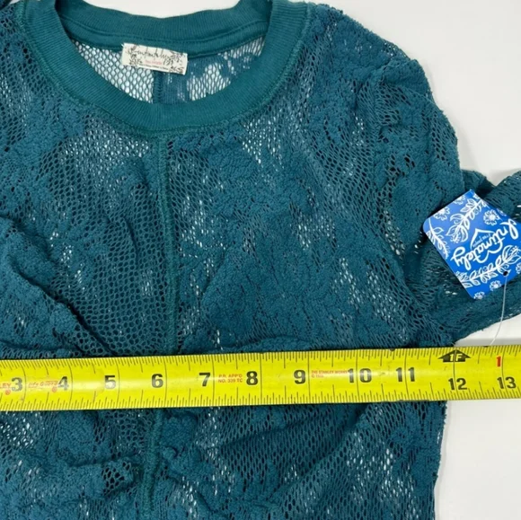 NWOT/ Free People/ lace floral long sleeve crop, ruch front, crew neck, - Picture 6 of 10